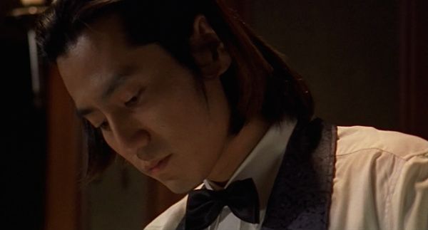 Bartender (uncredited)