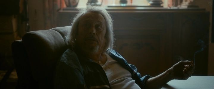 Shot from Les têtes de l'emploi