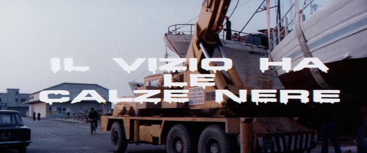 Title screen of Il vizio ha le calze nere
